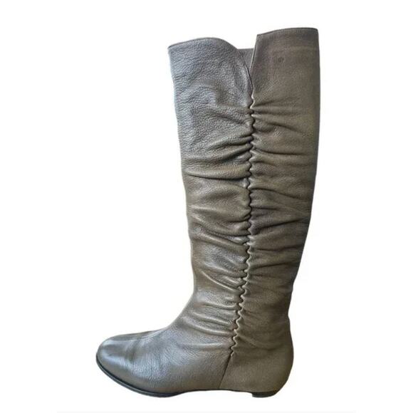 Jimmy Choo 7.5 Ruched LEATHER Riding Boots Knee High Flat Tall Gray Taupe - Picture 2 of 10
